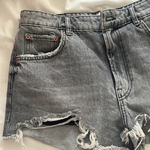 ZARA size 10 Jean shorts - Picture 2 of 3